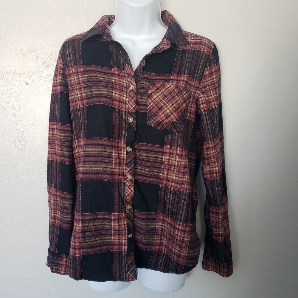 Maurices XS Black Red Brown Long Sleeve Button Up Plaid Flannel Shirt Shacket